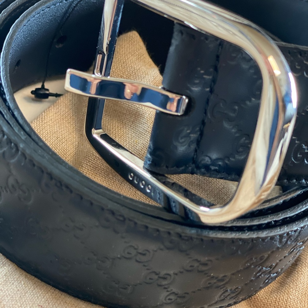 Gucci Dark blue (looks nearly black) Leather GG Guccissima Signature Belt
